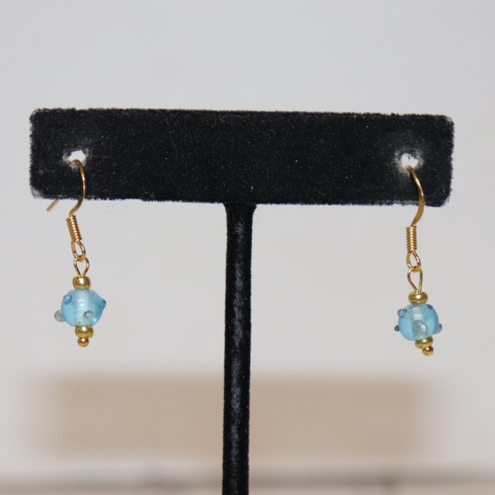 💙 NWOT Gold & Blue Glass Dangle Earrings – 1 1/8" Long